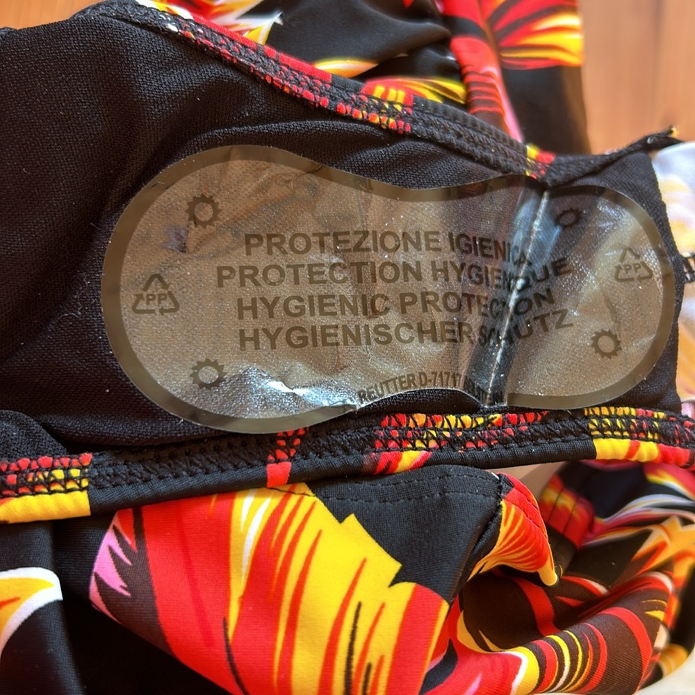 Bikini Bay One Piece Size‎ 12 Halter Swimsuit Black Orange Yellow Leaf Pattern - Picture 8 of 13